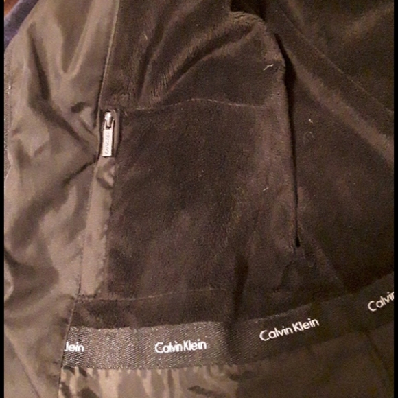 Calvin Klein puffy winter jacket/faux fur hood - Picture 4 of 7